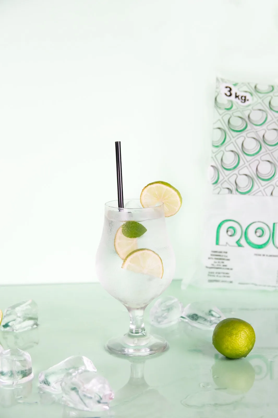 Copa con hielo Rolito, lima y menta